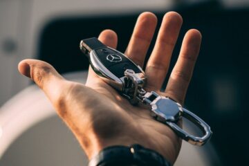 Jak negocjować najem pierwszego samochodu